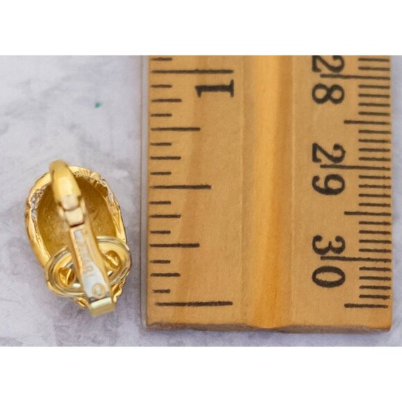 Vintage Round Oval Gold Tone Patterned Clip On Earrings by Crown Trifari - C14 - Picture 3 of 3